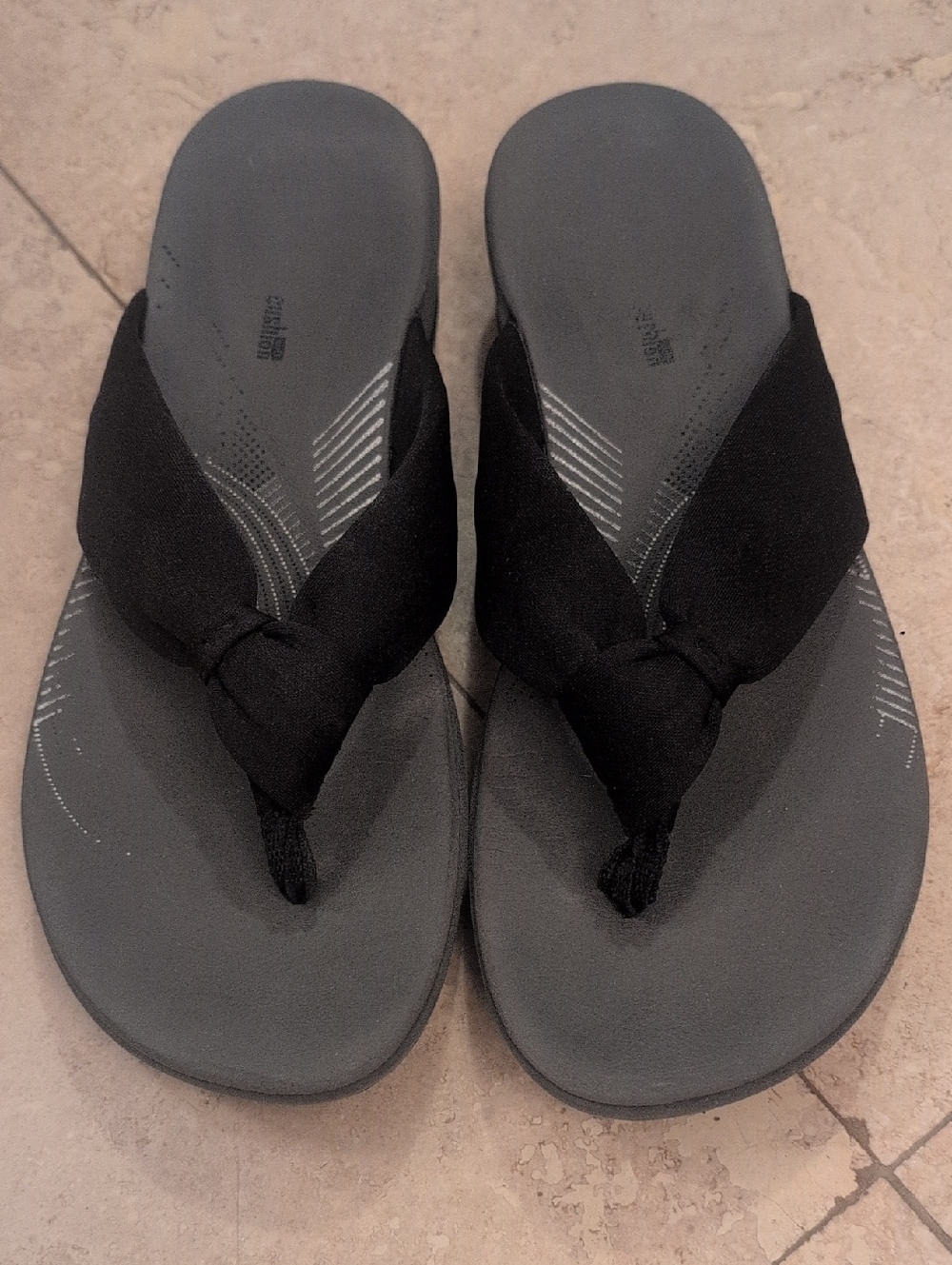 Clark's Gray Foam Flip Flop Sandals with Black Fabric Straps, Size 8